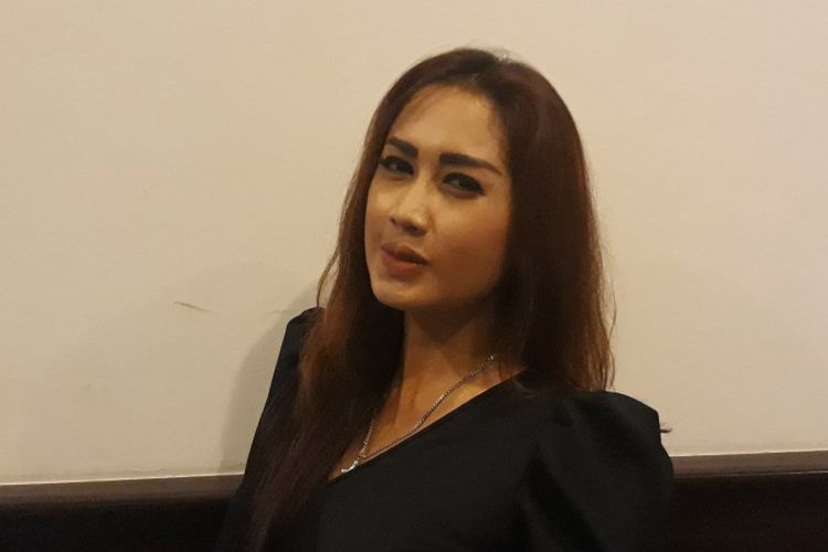 Melinda Cinta Satu Malam diabadikan saat dijumpai di Hotel Royal Kuningan, Jakarta Selatan, Selasa (18/4/2017).