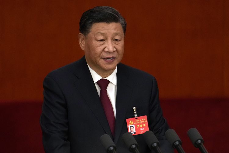 Presiden China Xi Jinping saat berpidato dalam pembukaan Kongres Ke-20 Partai Komunis China di Balai Besar Rakyat, Beijing, China, Minggu (16/10/2022).