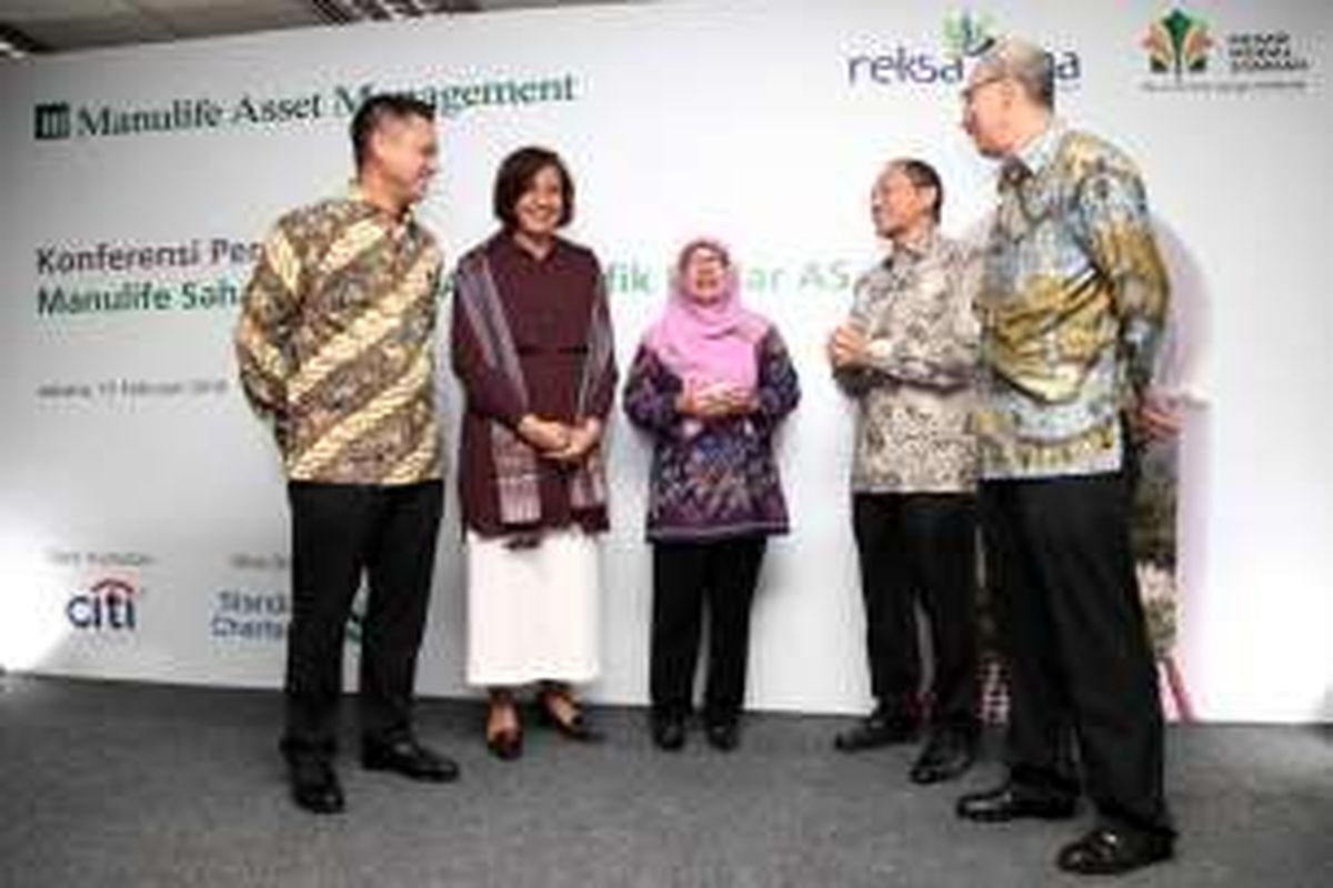 Direksi MAMI berbincang bersama sejumlah pihak saat peluncuran reksa dana terbaru MAMI, Manulife Saham Syariah Asia Pasifik Dollar AS di Jakarta, Rabu (17/02/2016)
