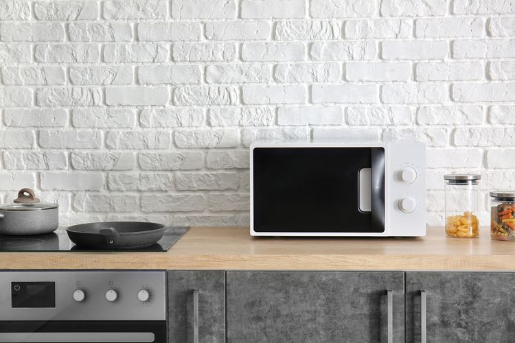 Cara Mudah Bersihkan Microwave, Tips Langsung dari Pakar