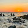 Pantai Tanjung Gelam Karimunjawa, Indahnya Sunset Sempurna di Lautan