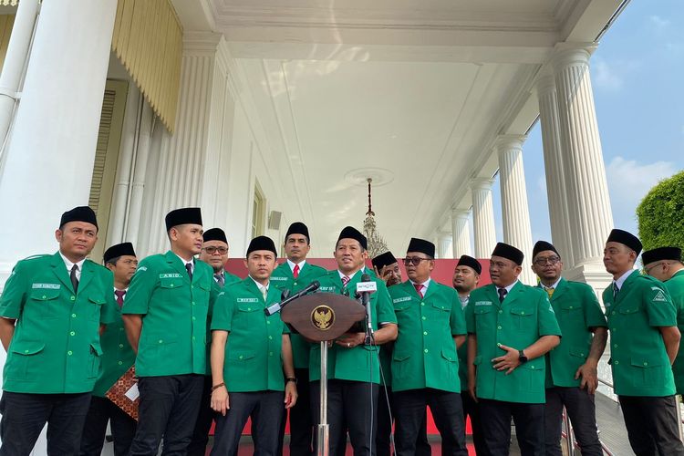 Gerakan Pemuda (GP) Ansor usai bertemu dengan Presiden Joko Widodo di Istana Kepresidenan Jakarta, Kamis (16/5/2024).