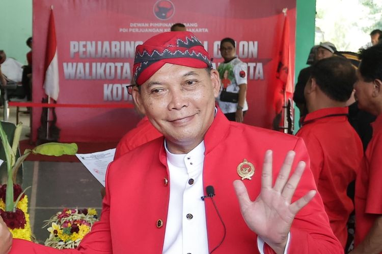 Wakil Wali Kota, Teguh Prakosa mendaftarkan diri sebagai bakal calon wali kota dalam Pemilihan Kepala Daerah (Pilkada) 2024 melalui Partai Demokrasi Indonesia Perjuangan (PDI-P).