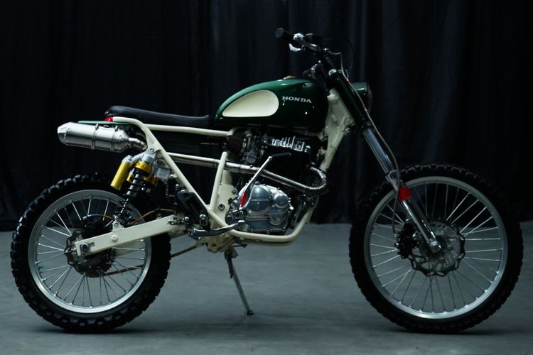 Honda Tiger dengan konsep scrambler tracker garapan Bogel Garage