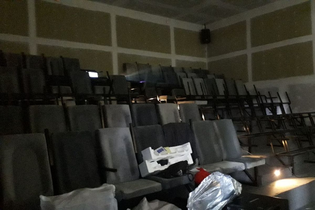 Tampak dalam salah satu teater di bioskop rakyat Pasar Teluk Gong, Jumat (8/3/2019).