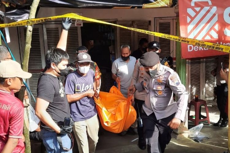 Seorang pencuri berinisial SG (53) warga Nusukan, Banjarsari, Kota Solo, Jawa Tengah, ditemukan tewas saat menjarah sebuah warung.