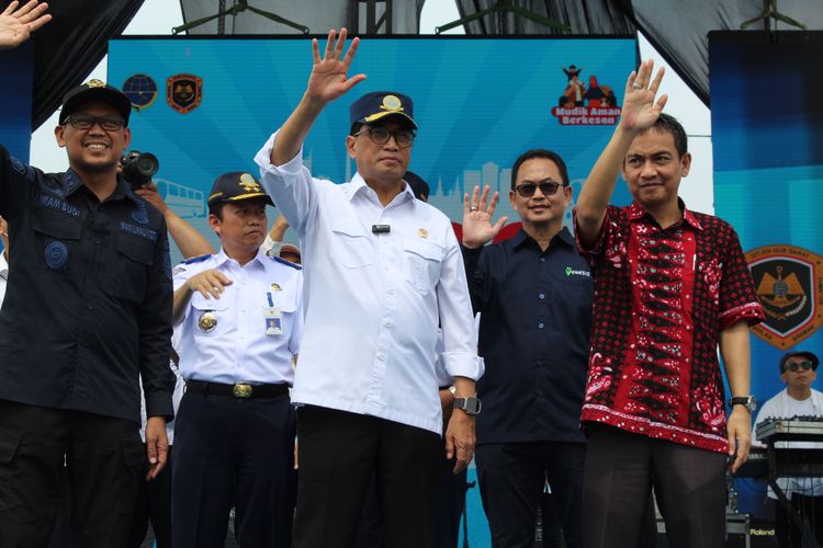 Direktur Angkutan Jalan Perhubungan Darat Suharto menilai, meski tahun ini pandemi kian terkendali dan kebijakan pemerintah terkait Pemberlakuan Pembatasan Kegiatan Masyarakat (PPKM) dicabut, Enesis tetap peduli terhadap masalah kesehatan masyarakat di Tanah Air. 