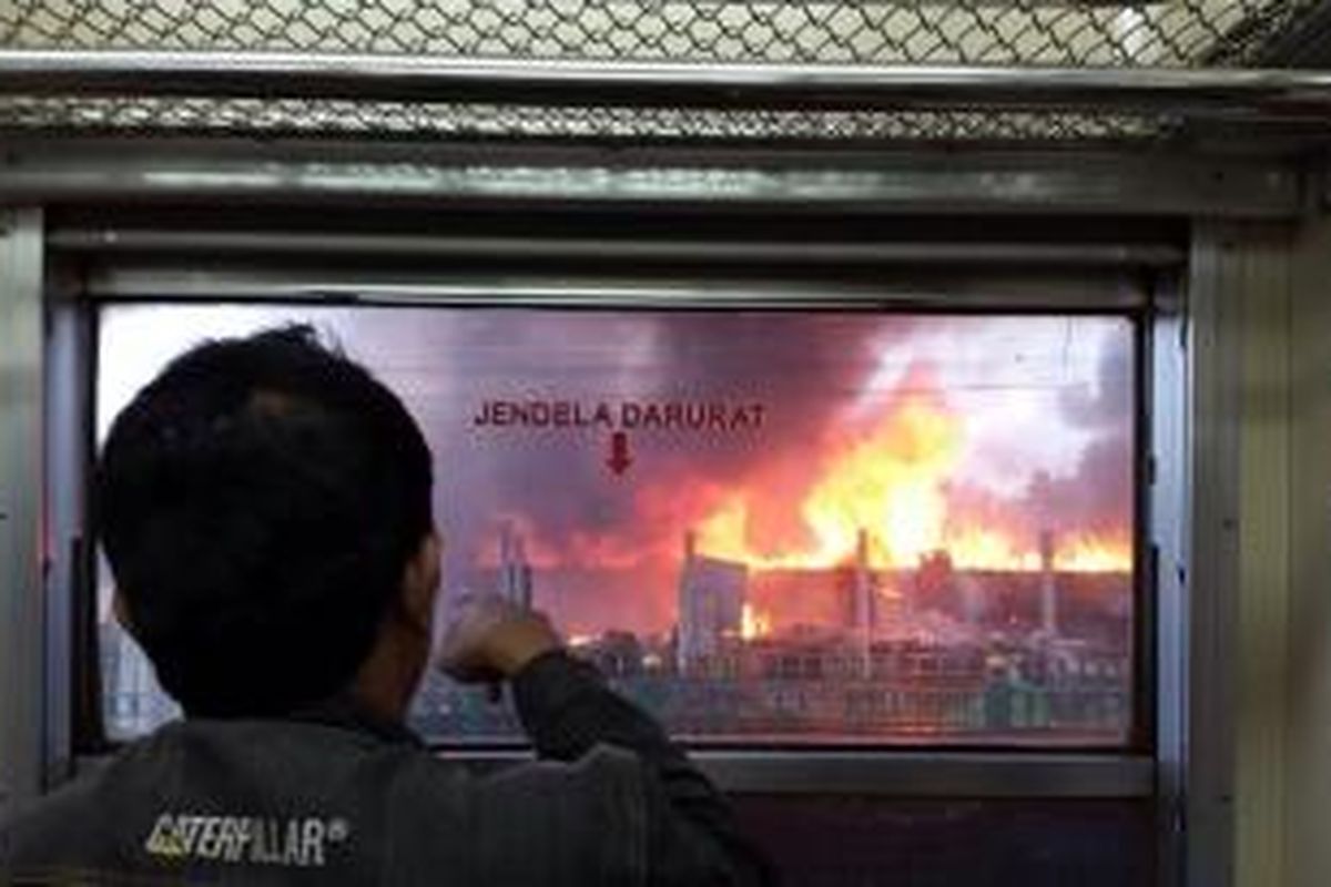 Kebakaran di dekat Stasiun Tanah Abang, Jakarta Pusat, Senin (19/1/2015).