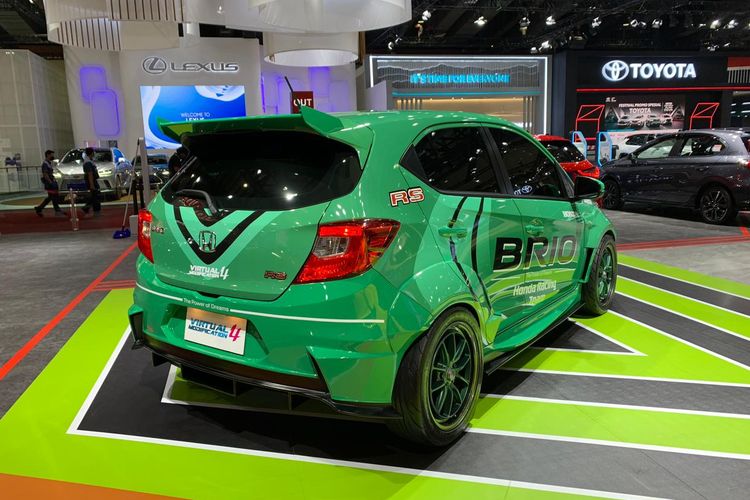 Honda memajang Brio versi modifikasi yang merupakan desain terpilih dari gelaran Honda Brio Virtual Modification (V-Mod) #4 di GJAW 2023.