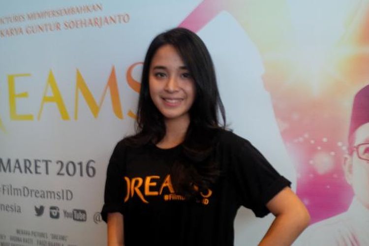 Artis peran Nimaz Dewantary saat menghadiri screening film Dreams, di XXI Epicentrum, Kuningan, Jakarta Selatan, Selasa (1/3/2016).