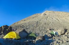 Gunung Api Meletus Mendadak Saat Ramai Pendaki: Erupsi Merapi 2018