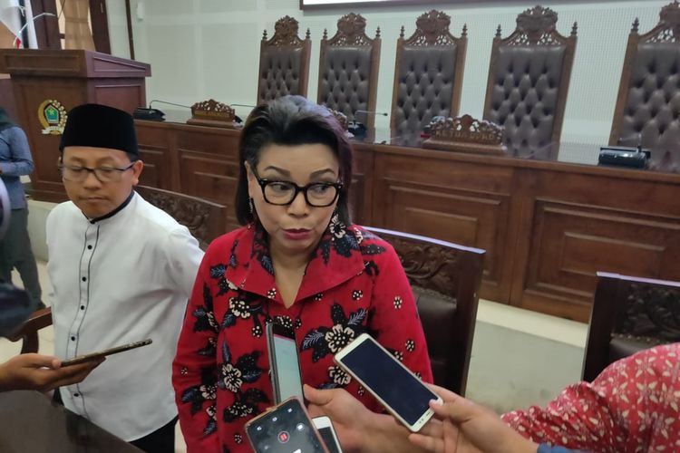 Komisioner Komisi Pemberantasan Korupsi (KPK) Basaria Panjaitan saat menghadiri sosialisasi penerimaan pajak online di Gedung DPRD Kota Malang, Rabu (04/12/2019)