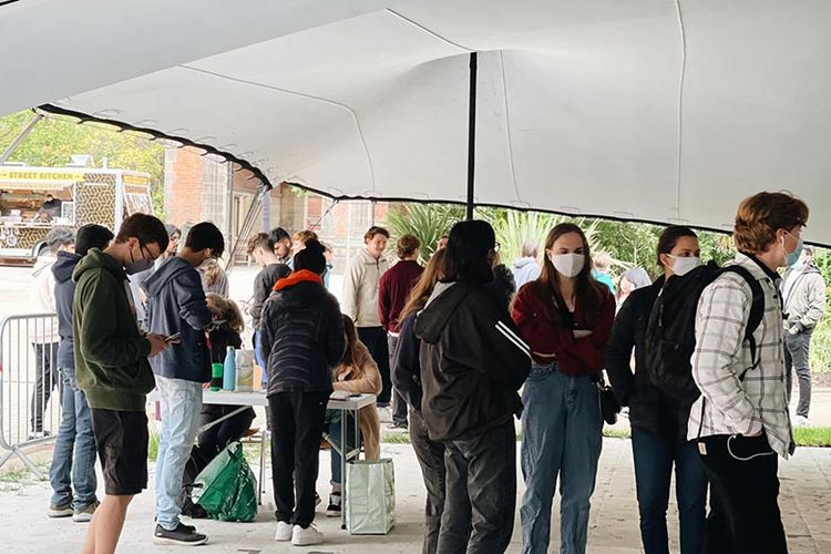  Antrian Panjang di Semarak, Newcastle University Tent. 