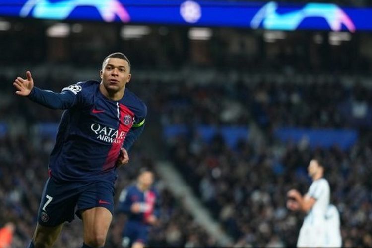 Penyerang Paris Saint-Germain, Kylian Mbappe, bersuka cita setelah berhasil membobol gawang Real Sociedad, pada pertandingan leg kedua babak 16 besar Liga Champions pada Selasa (5/3/2024) atau Rabu dini hari WIB. 