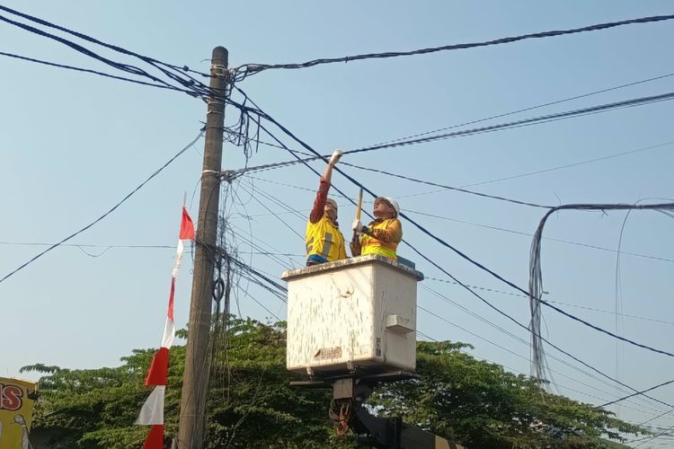 Kabel Semrawut di Jalan WR Supratman dan Merpati Raya Tangsel Kini Dipindah ke Bawah Tanah