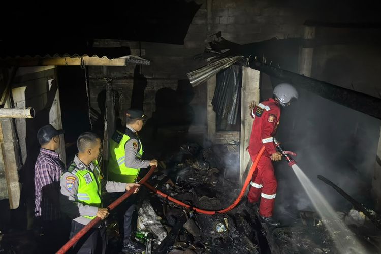 Kandang Ayam Dekat Kompleks Karaoke di Salatiga Terbakar Imbas Pembakaran Sampah
