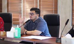 SSB di Kediri Akan Tanding ke Vietnam, Mas Dhito Berikan Hadiah Sepatu Bola
