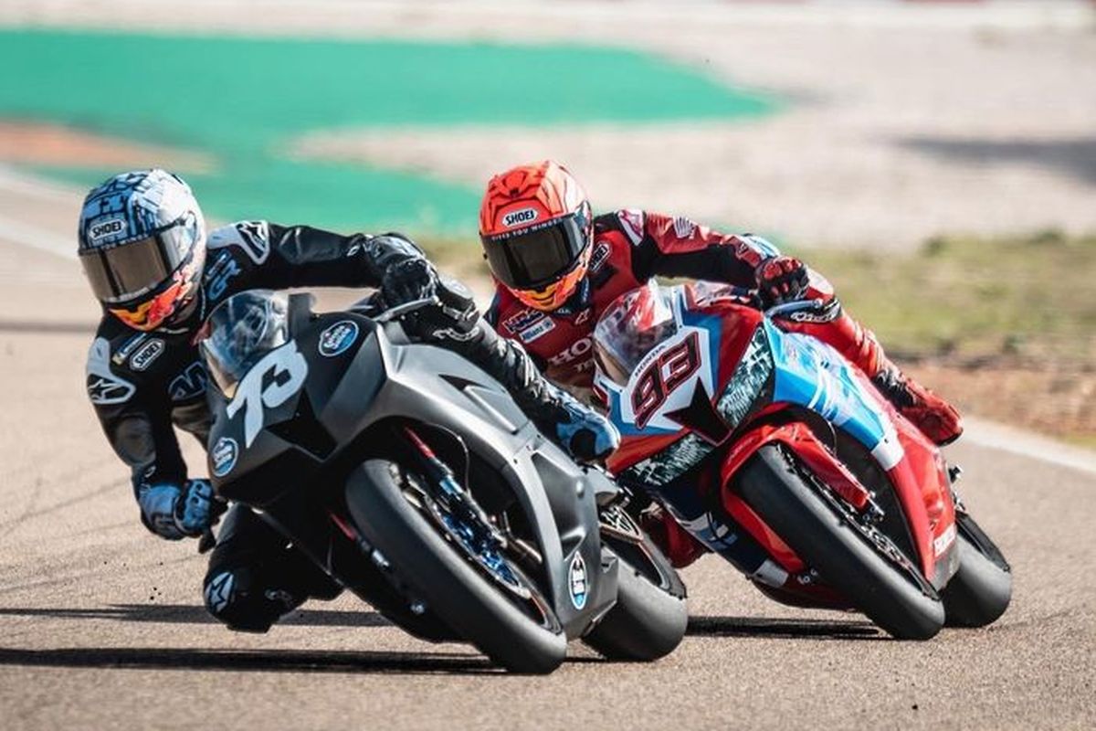 Alex Marquez dan Marc Marquez terpantau telah memulai tahun 2023 dengan latihan motor di Sirkuit Motorland Aragon (17/1/2023).