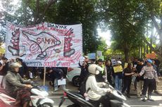 Demo Mahasiswa Warnai Pendaftaran Pilkada Bali