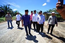 Truk ODOL Rusak Jalan di Rokan Hilir, Gubernur Riau Panggil Perusahaan untuk Perbaikan