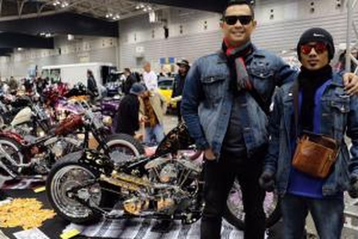 CEO Cleveland Cyclewerks Indonesia Dhani M Yahya (kiri) dan Pamungkas Sujatmiko dari Micho Custom berkunjung ke Jepang untuk menimba ilmu modifikasi.