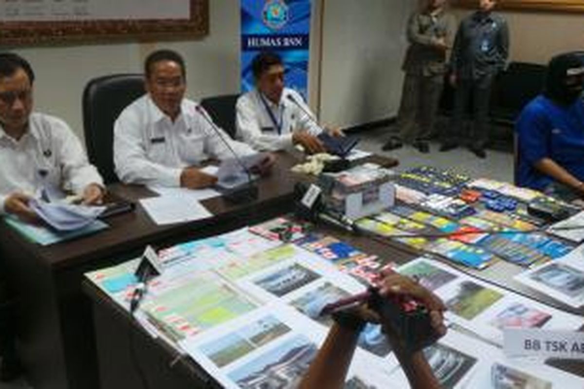 Kepala BNN Komjen Anang Iskandar berbicara mengenai kasus pencucian uang yang dilakukan bandar narkoba. Senin (6/7/2015).