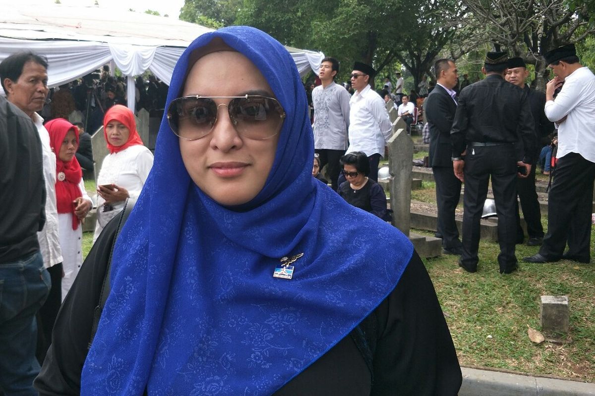 Artis peran Jane Shalimar saat ditemui usai prosesi pemakaman Ani Yudhoyono di Taman Makam Pahlawan Kalibata, Pancoran, Jakarta Selatan, Minggu (2/6/2019).