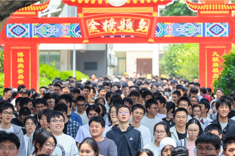 Ke Konsultan Mahal, Pelajar China Lebih Pilih Tanya Chatbot AI untuk Tentukan Masa Depan 