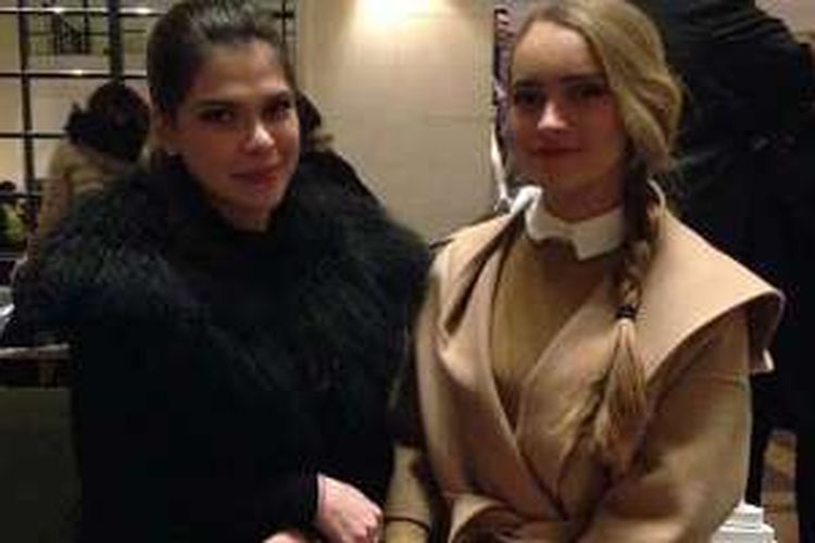 (ki-ka) Natasha dan Darria, pecinta mode New York yang hadir melihat persembahan Balijava Batik Kudus di New York Fashion Week 2016. 