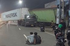 Kontainer Tabrak Truk dan Warung Makan di Bekasi, Sopir Diduga Mengantuk