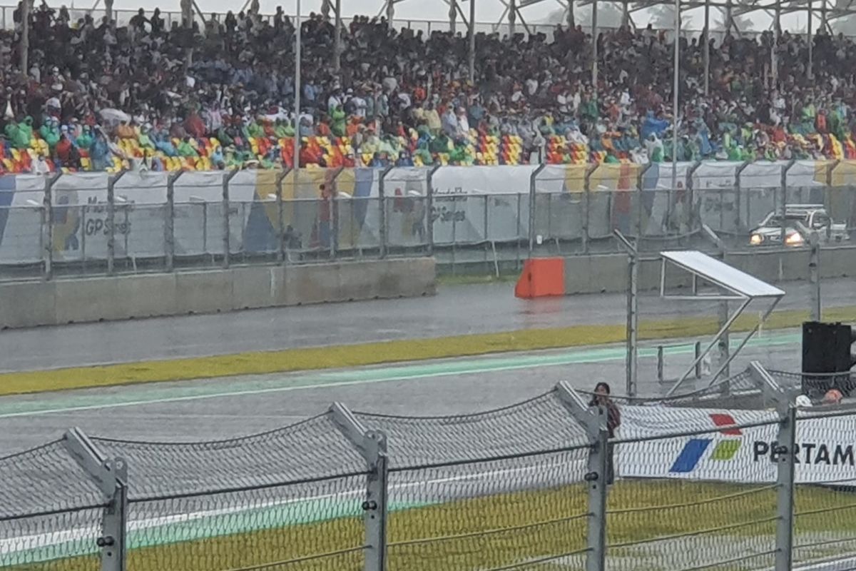 Pawang hujan di Mandalika