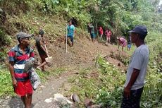 Gugah Nurani Pemkab, Warga Pedalaman Maluku Gotong Royong Perbaiki Jalan Rusak Sepanjang 37 Km
