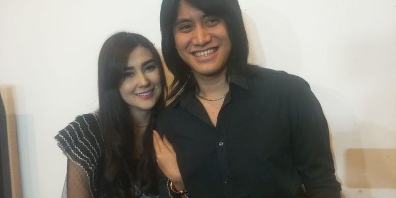 Kevin Aprilio Kerja Serabutan Demi Lunasi Utang Rp 17 Miliar<script async src=