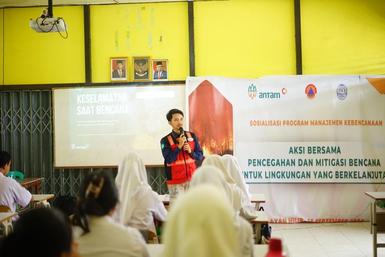 ANTAM telah mengadakan sosialisasi manajemen kebencanaan dan simulasi penggunaan alat pemadam api ringan (APAR) di Sekolah Menengah Atas (SMA) Negeri 1 Tayan Hilir pada Senin (23/9/2024).