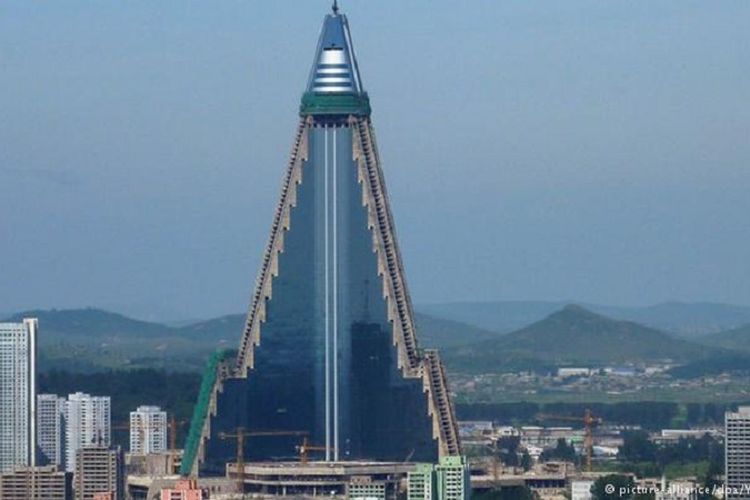 Hotel Ryugyong di Pyongyang, ibu kota Korea Utara (Korut)