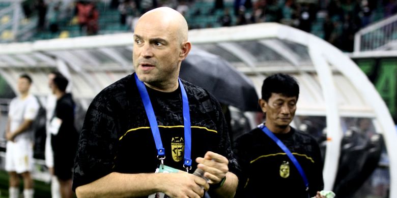 Pelatih Persebaya Surabaya di Super League 2025-2026 asal Portugal, Bernardo Tavares.