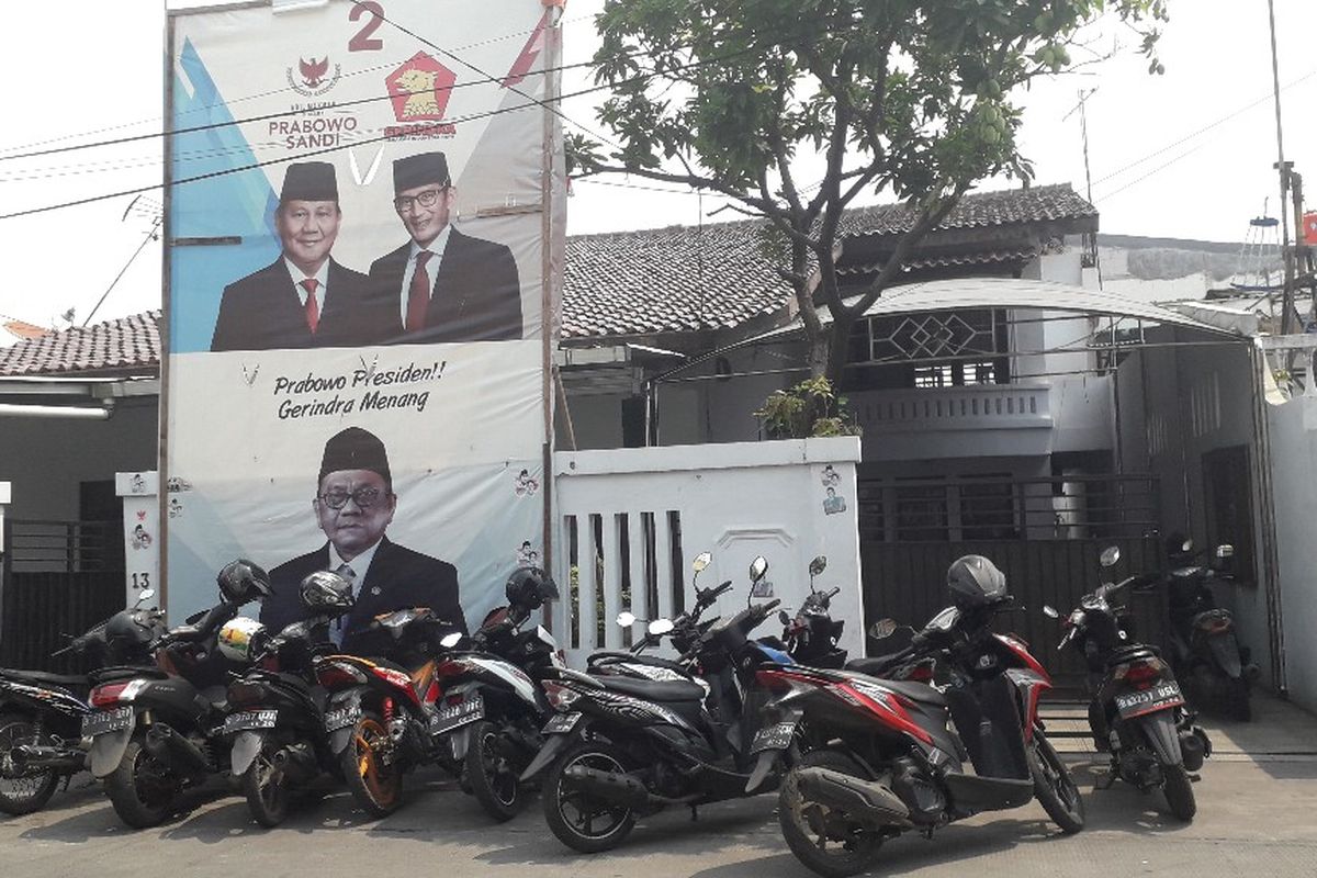 Tampak depan posko pemenangan calon anggota DPRD DKI Jakarta M Taufik di kawasan Warakas, Jakarta Utara, Selasa (16/4/2019).