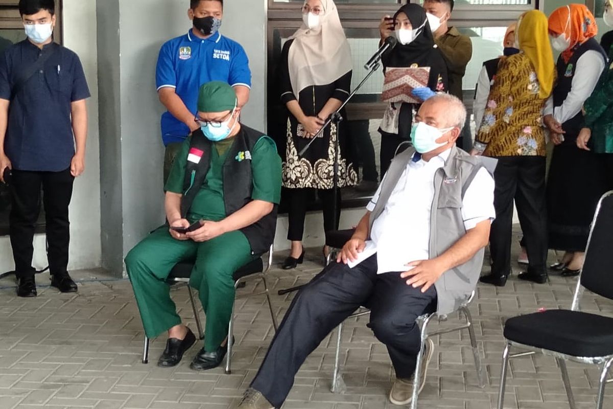 Wali Kota Bekasi ketika ingin divaksin di stadion Patriot Candrabhaga Jumat (15/1/2021)