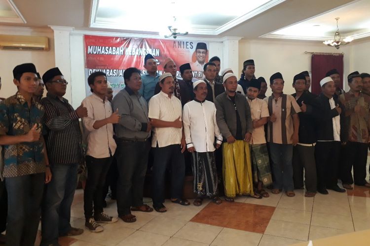 Deklarasi Syarekat Kyai Kampung Jatim Dukung Anies Baswedan Capres 2019.