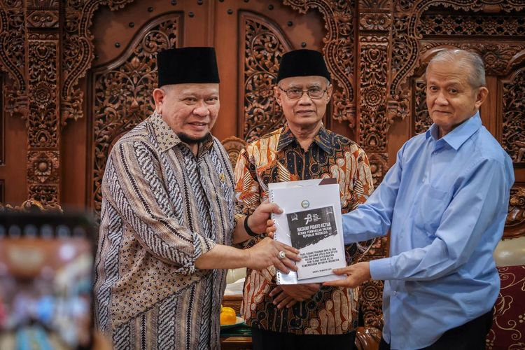 Ketua DPD RI AA Lanyalla Mahmud Lattalitti bertemu Ketum PP Muhammadiyah Haedar Nashir di Gedung PP Muhammadiyah, Salemba, Jakarta, Selasa (29/9/2023).