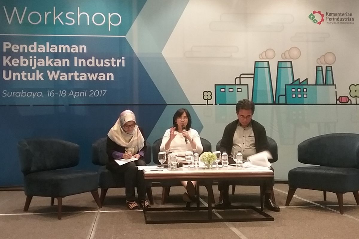 Direktur Jenderal Industri Agro Kementerian Perindustrian, Panggah Susanto (paling kanan) dalam Workshop Forum Wartawan Perindustrian, di Surabaya, Senin (17/4/2017).