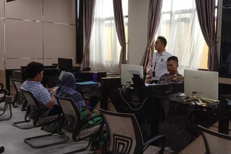Keluarga korban penembakan di Way Kanan melapor ke Polda Lampung, Kamis (2/2/2023).