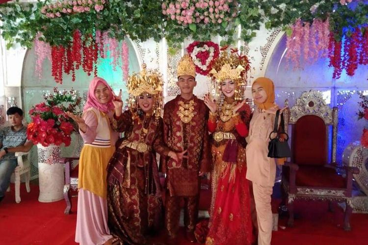 Pernikahan seorang pria dengan dua gadis di Musi Banyuasin, Sumatera Selatan menjadi viral setelah di upload ke media sosial.