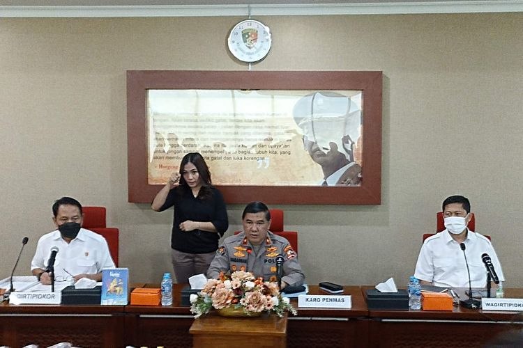 Konferensi Pers Pengadaan Gerobak Dagang pada Kementerian Perdagangan RI, di Gedung Bareskrim, Jakarta, Rabu (8/6/2022).