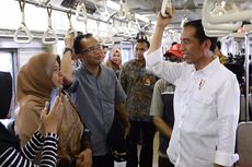 Saat Jokowi Naik Commuter Line... 