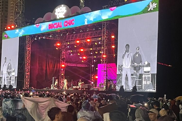 Juicy Luicy di hari terakhir Social Chic 2025 yang digelar di Stadion Madya, Senayan, Jakarta Pusat, Minggu (3/8/2025).