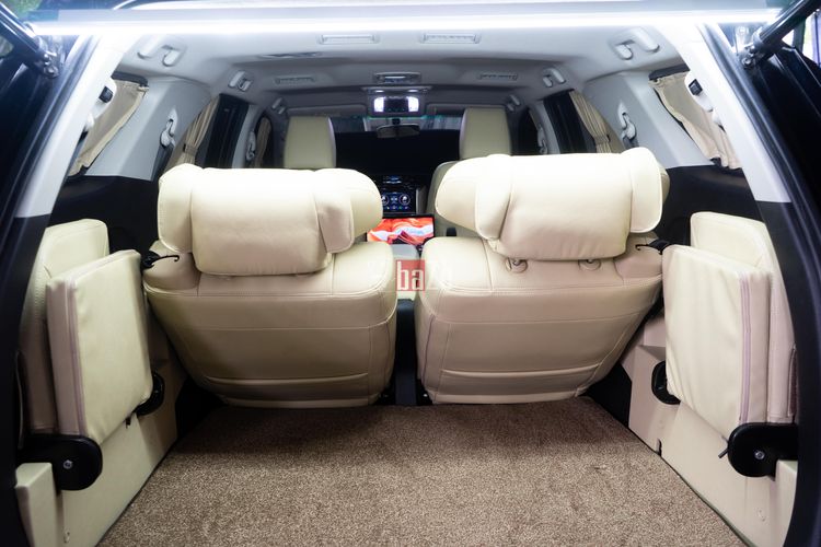 Fortuner SUV VIP Lounge buatan Baze