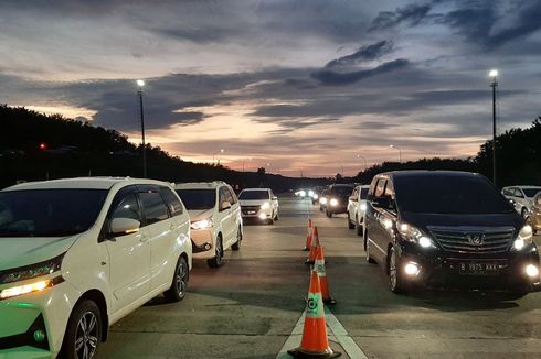 Terjebak Macet di Cikampek, Pemudik Tempuh 12 Jam Perjalanan ke Semarang