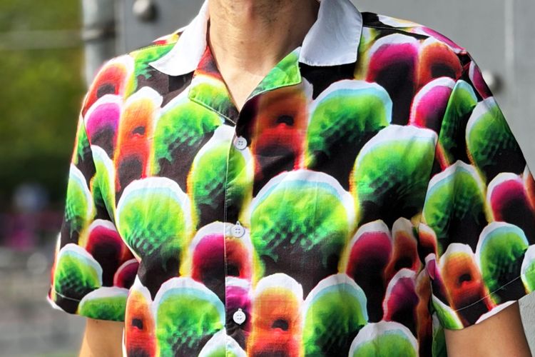 Kemeja Ajaib dengan Motif Mencolok Justru Bikin 