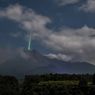 Foto Meteor Jatuh di Puncak Gunung Merapi, Astronom Sebut Jenis Fireball